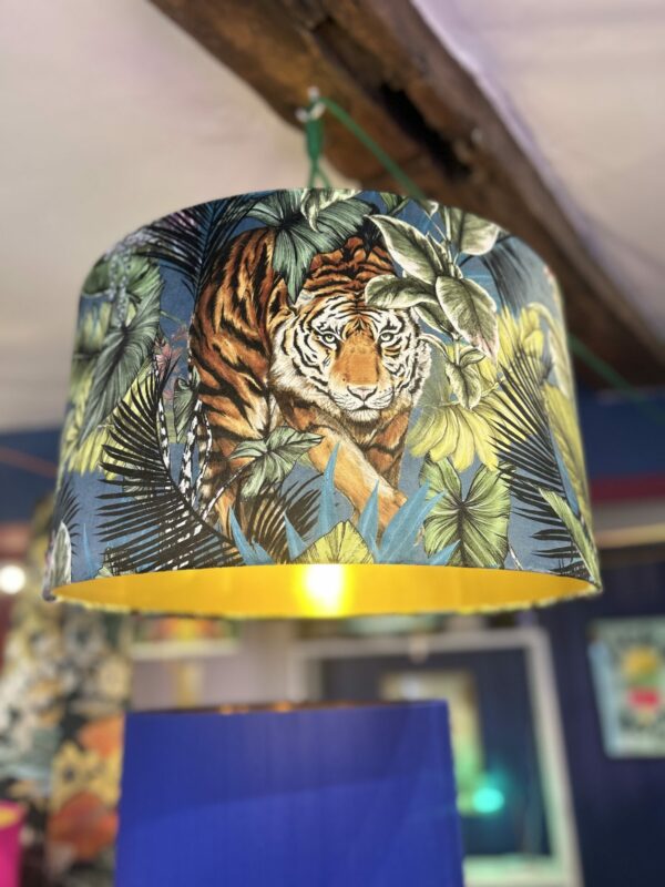Tiger on the prowl, Smoke Blue - Image 3